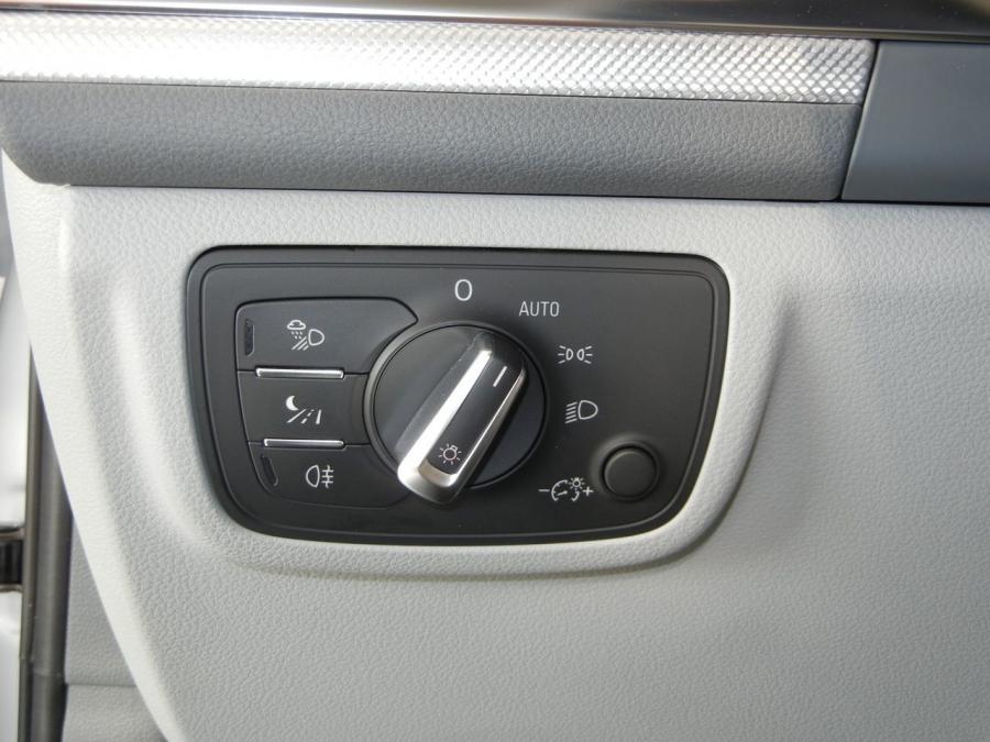Детали интерьера Audi A6 3.0T S-Line Sedan (4G, C7) 2011 года  (WW) (фото 50 из 115)